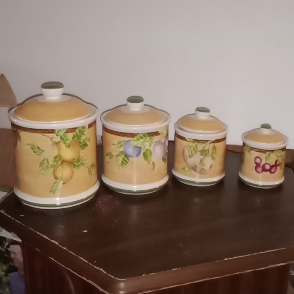 JAY IMPORT COMPANY,Set of 4 Canisters
